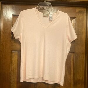 XL/XXL Liz Claiborne Light Pink V Neck with Embroidered Neck Detail